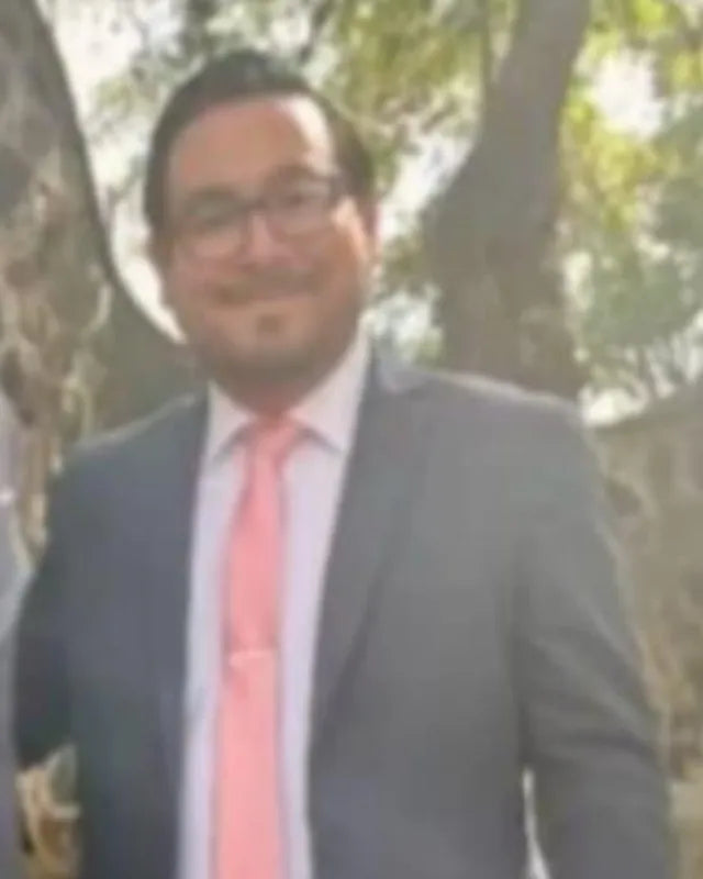 Asesorado de Max Rodríguez antes